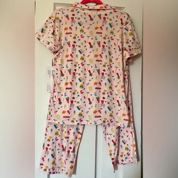 BNWT! Unbranded Sample, “the garden club” short sleeve, capri, PJs, pale pink - Picture 8 of 13